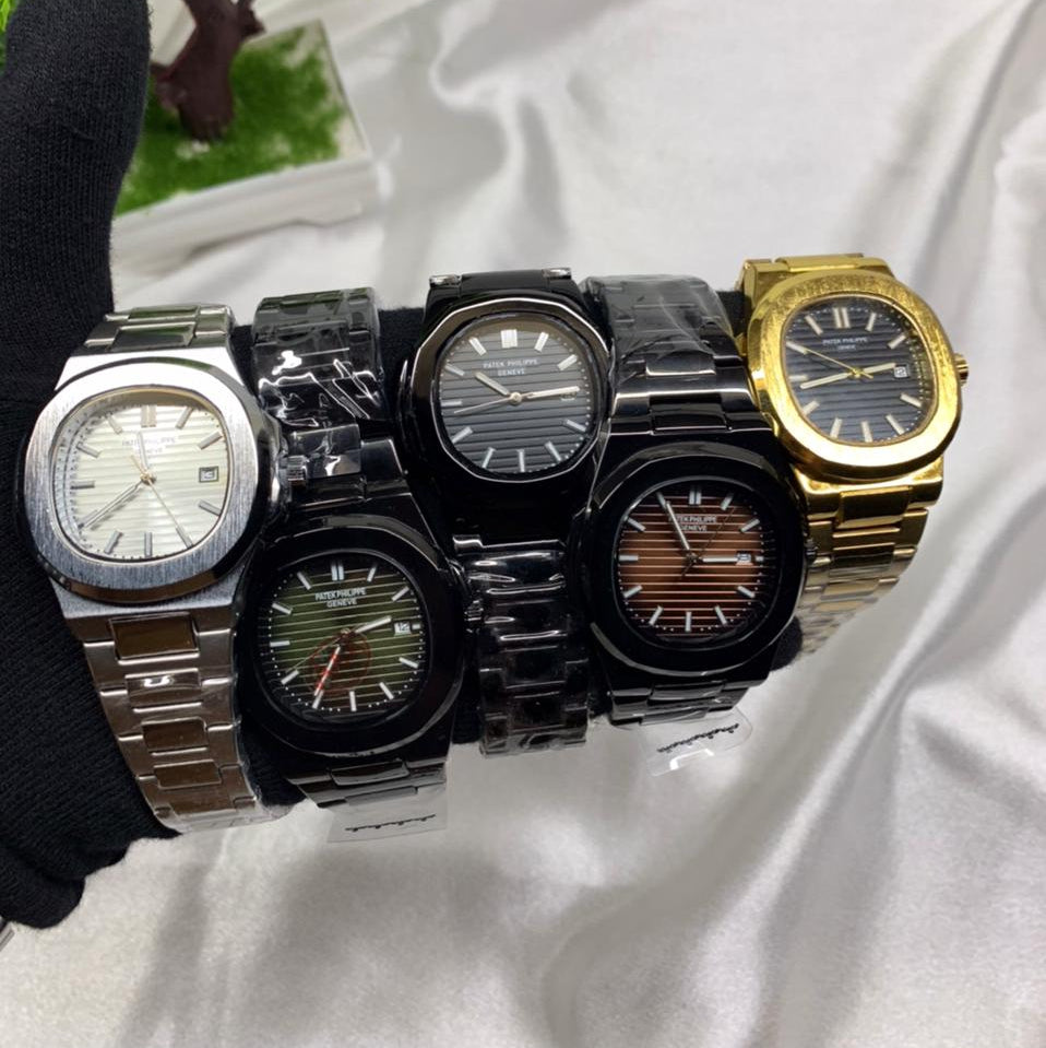 Luxury Analog Watch with Stainless Steel Bracelet