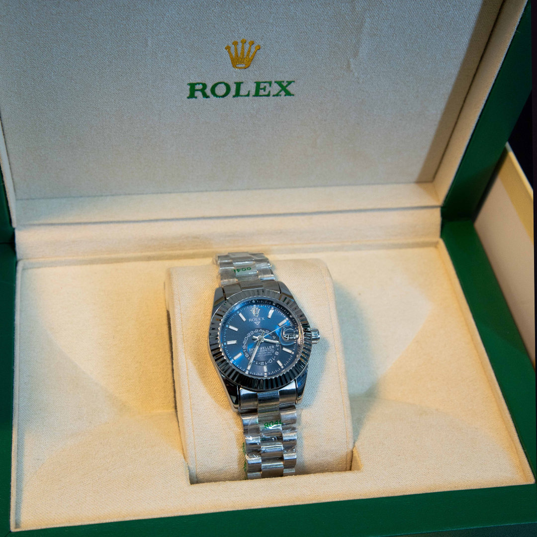 Luxury blue dial men’s watch with silver stainless steel bracelet