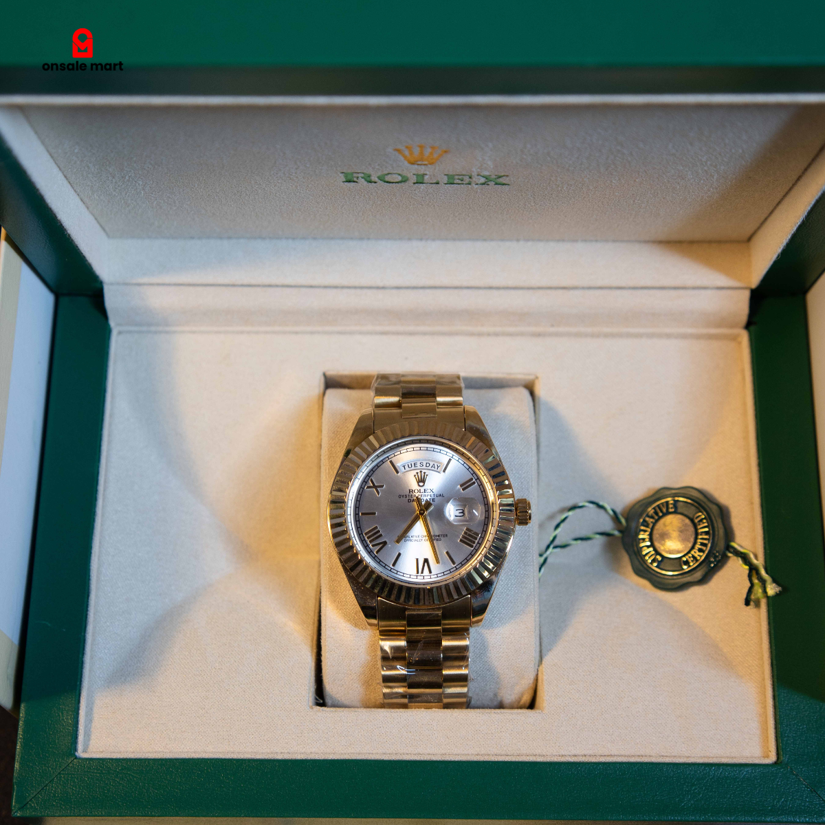 Elegant gold day-date luxury watch with fluted bezel and stainless steel bracelet – Classic Gold Watch
