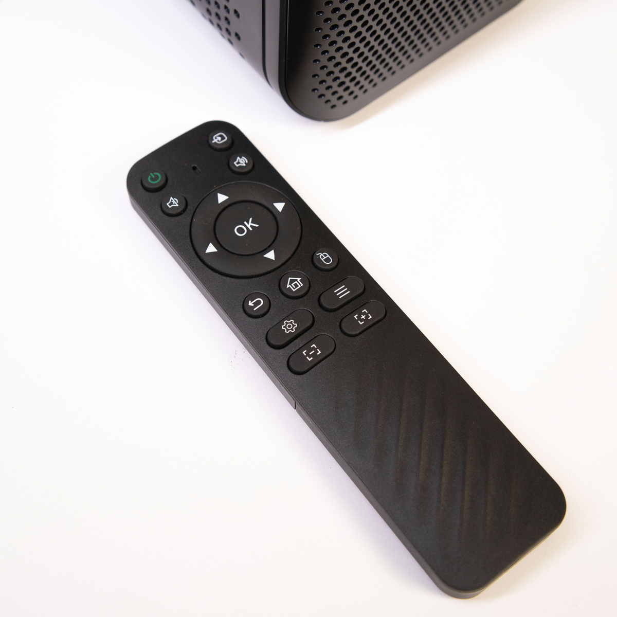 OnSaleMart P1 Smart Projector - 4K Support & Android