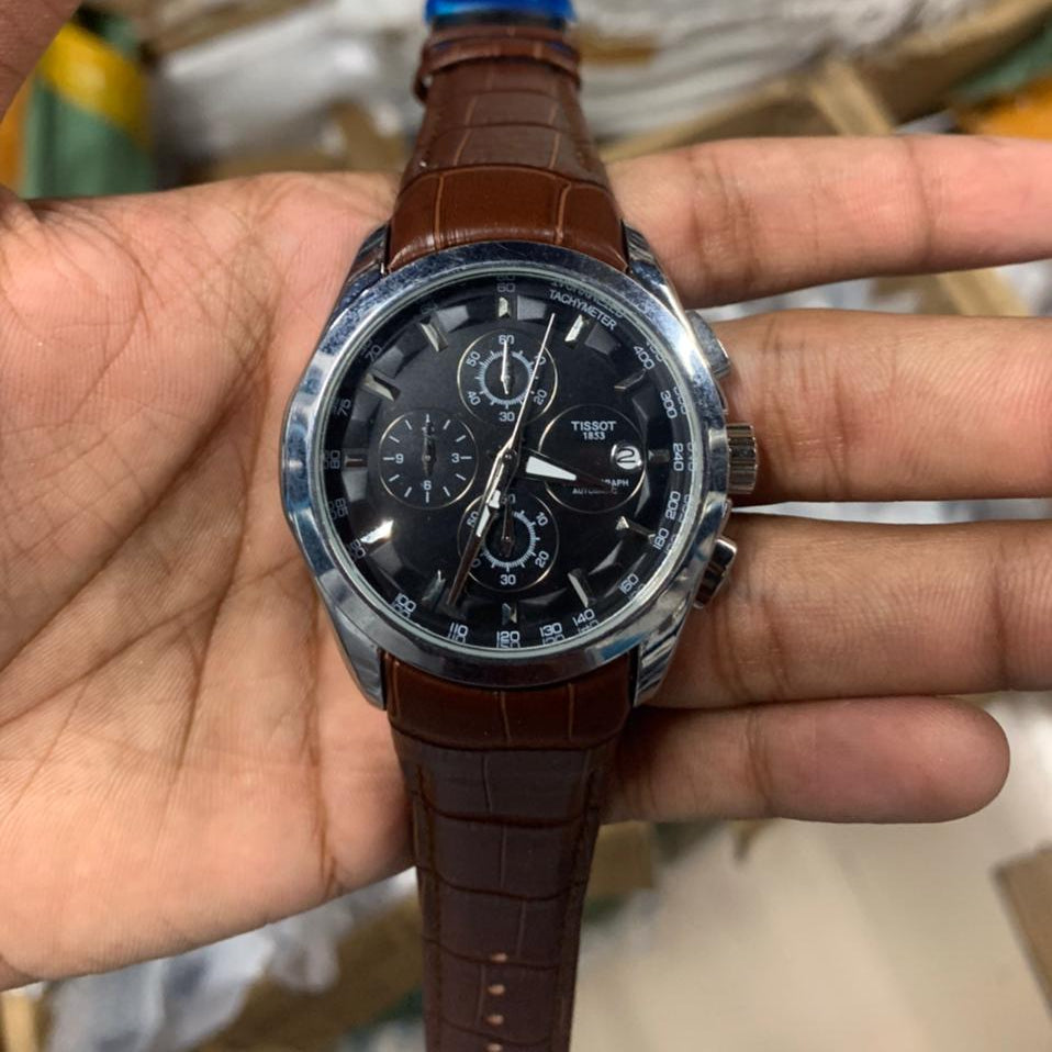 Classic Analog Watch for Men – Chronograph Dial, Date Display, Leather Watch