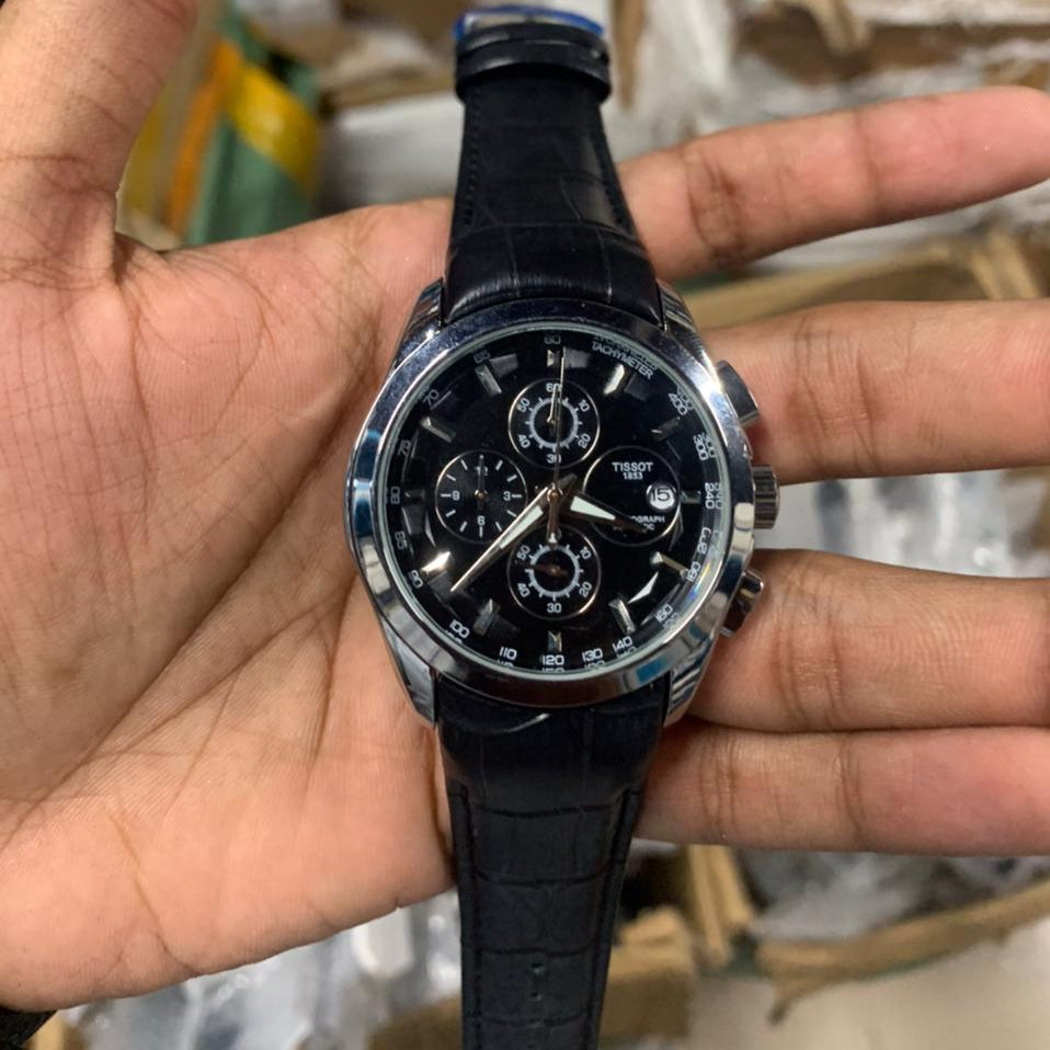 Classic Analog Watch for Men – Chronograph Dial, Date Display, Leather Watch