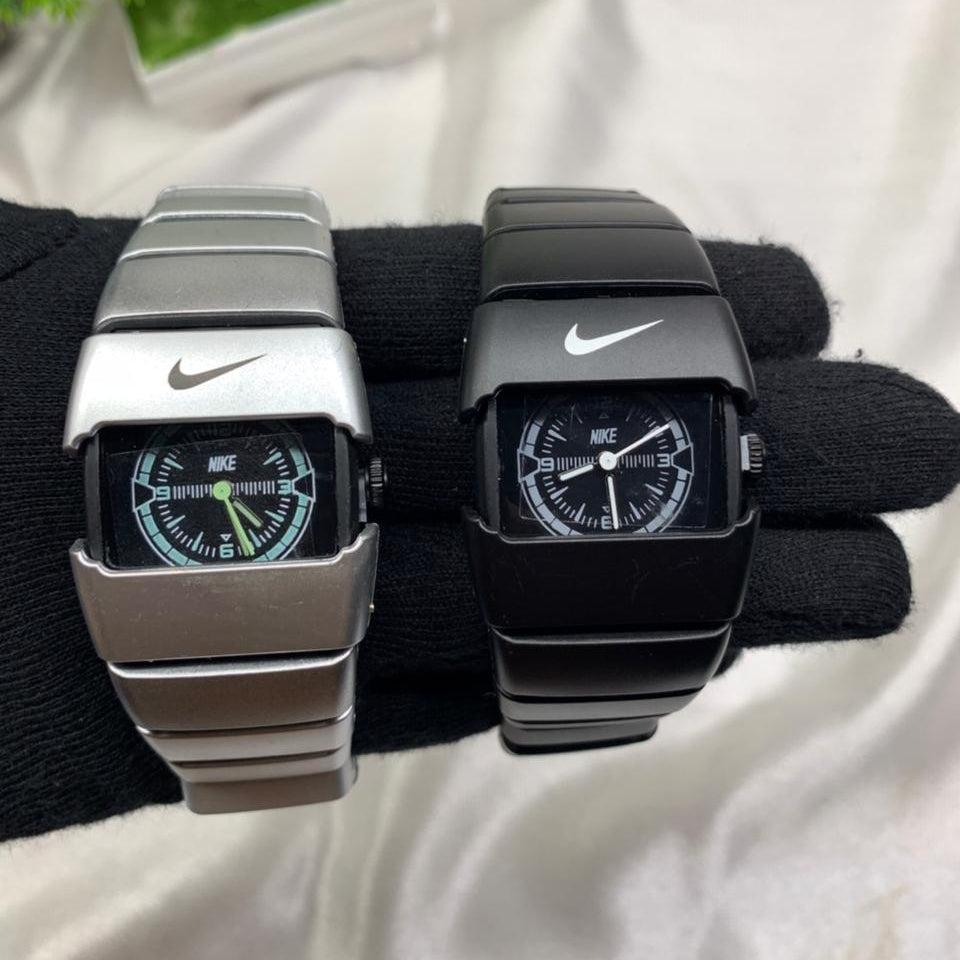 Modern Analog Sports Watch with Metal Strap