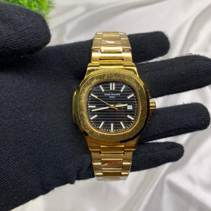 Luxury Analog Watch with Stainless Steel Bracelet
