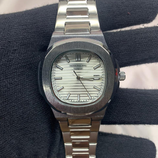 Luxury Analog Watch with Stainless Steel Bracelet