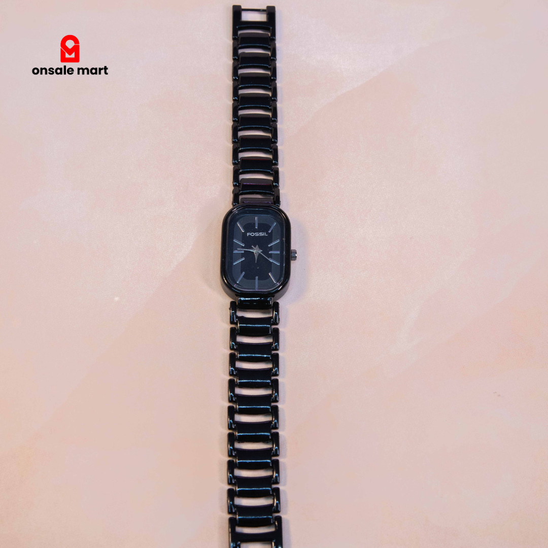 Oval Dial Metal Bracelet Watch with Stylish Design and Metallic Strap