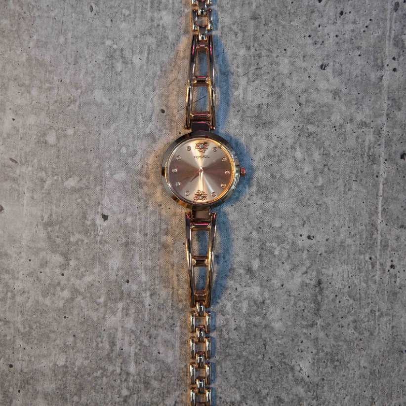 Stylish Rectangular Dial Watch with Metal Strap for Modern Fashion