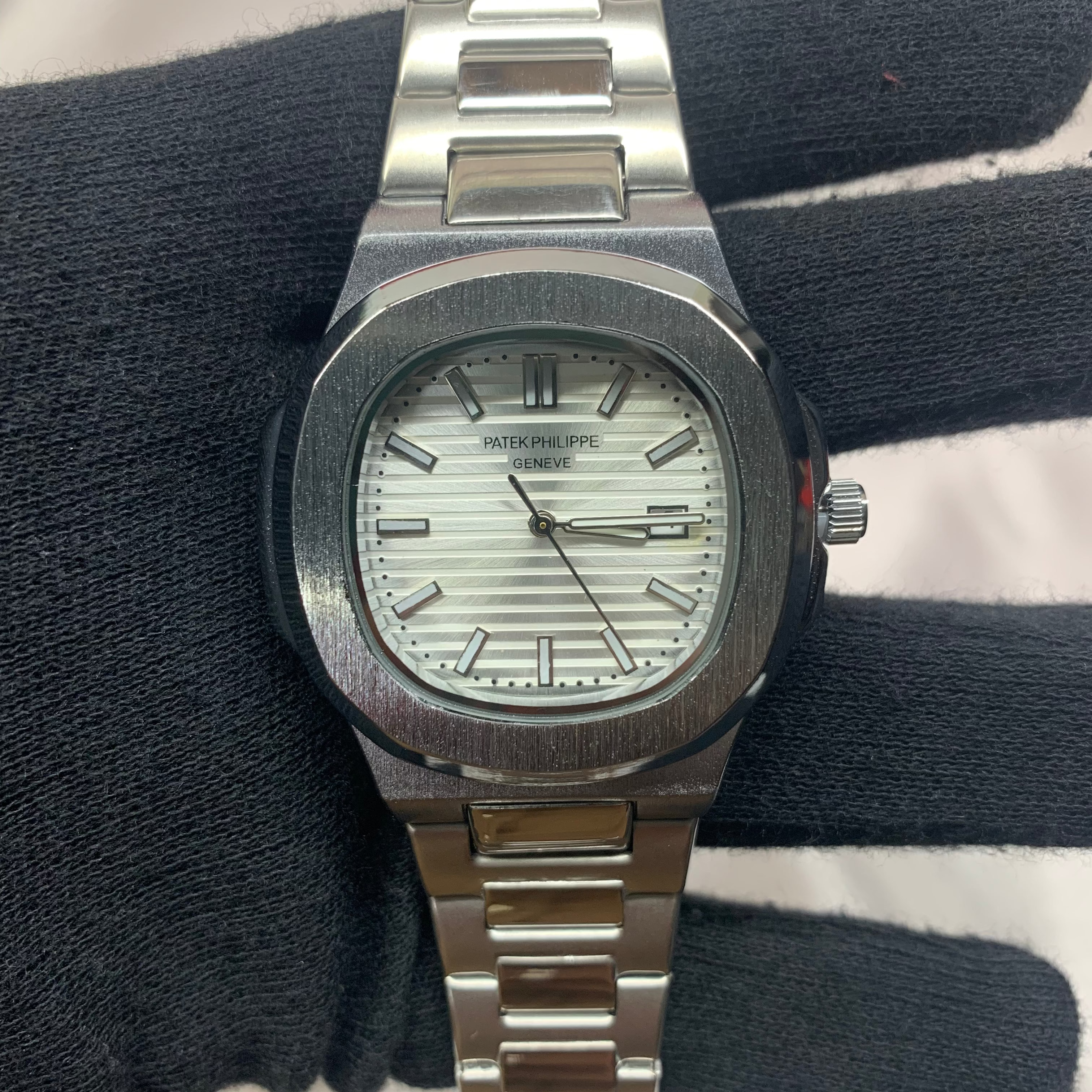 Luxury Analog Watch with Stainless Steel Bracelet