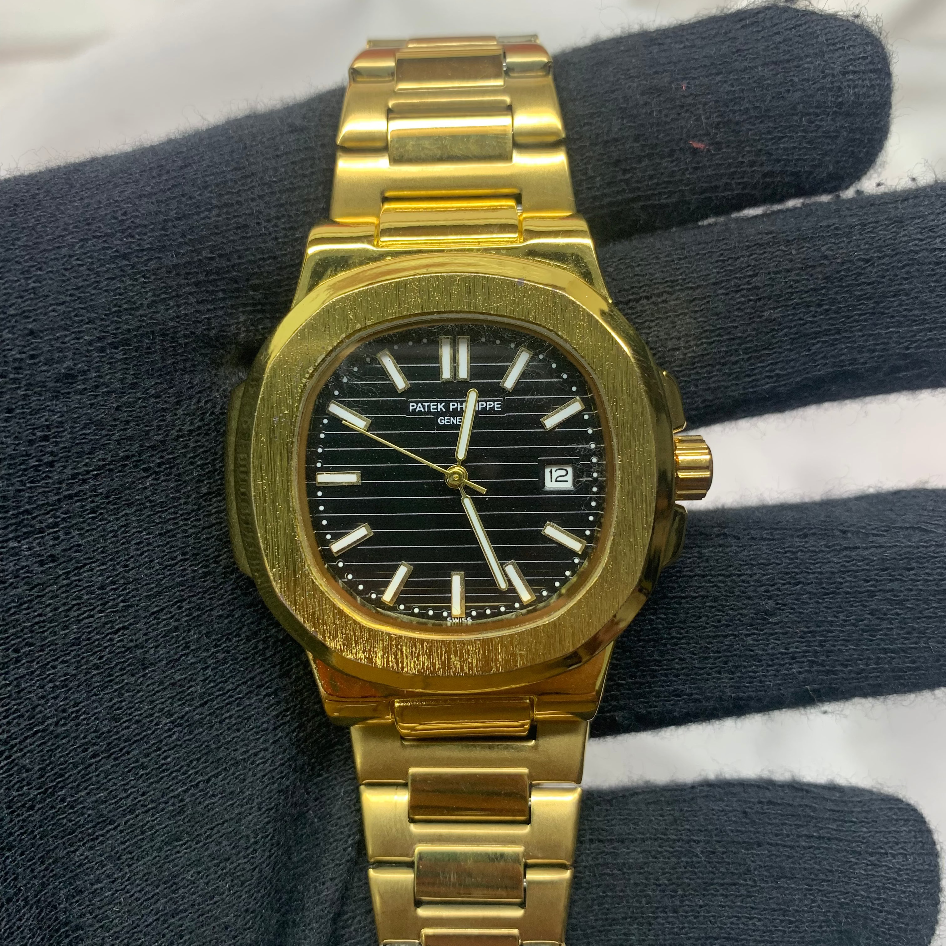 Luxury Analog Watch with Stainless Steel Bracelet