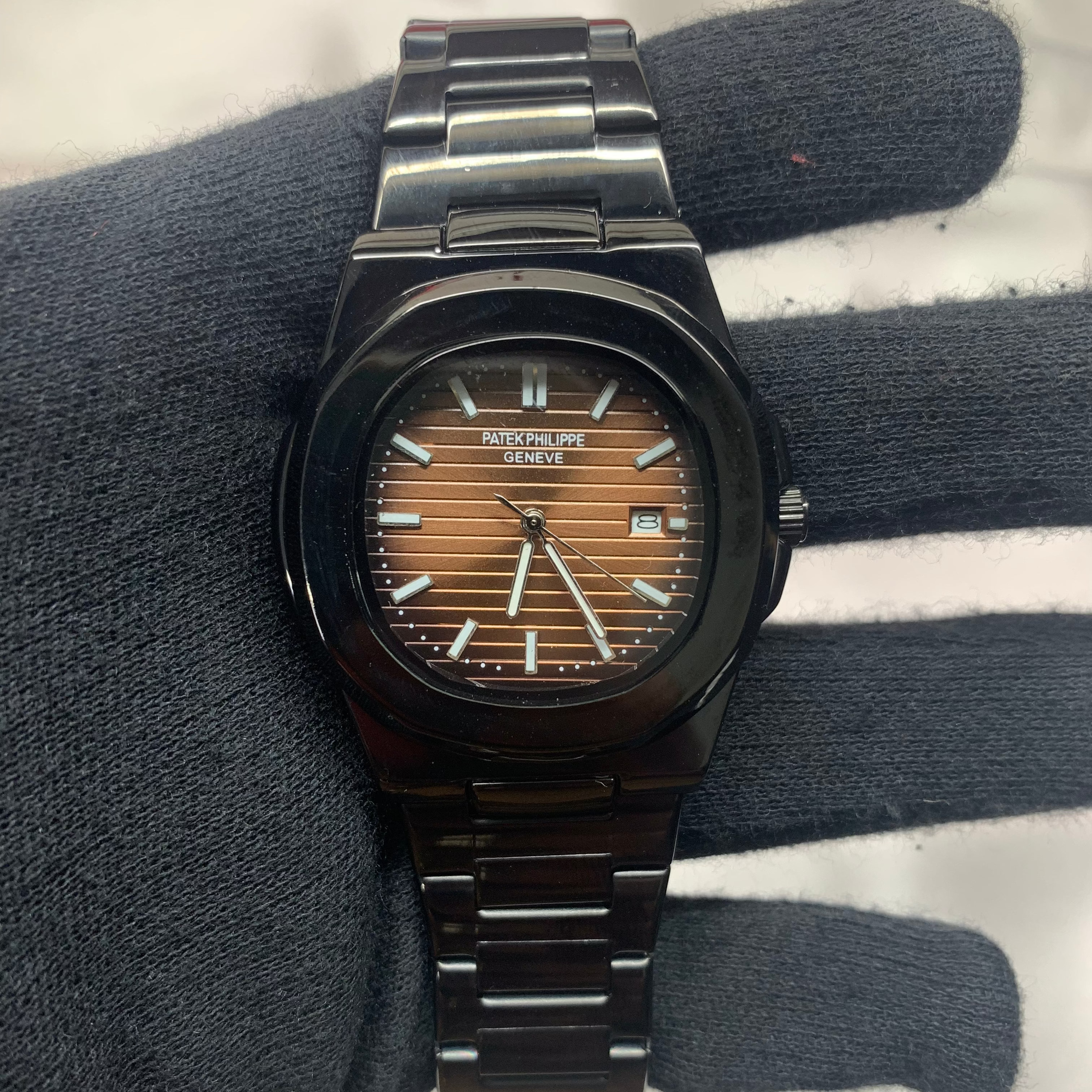 Luxury Analog Watch with Stainless Steel Bracelet