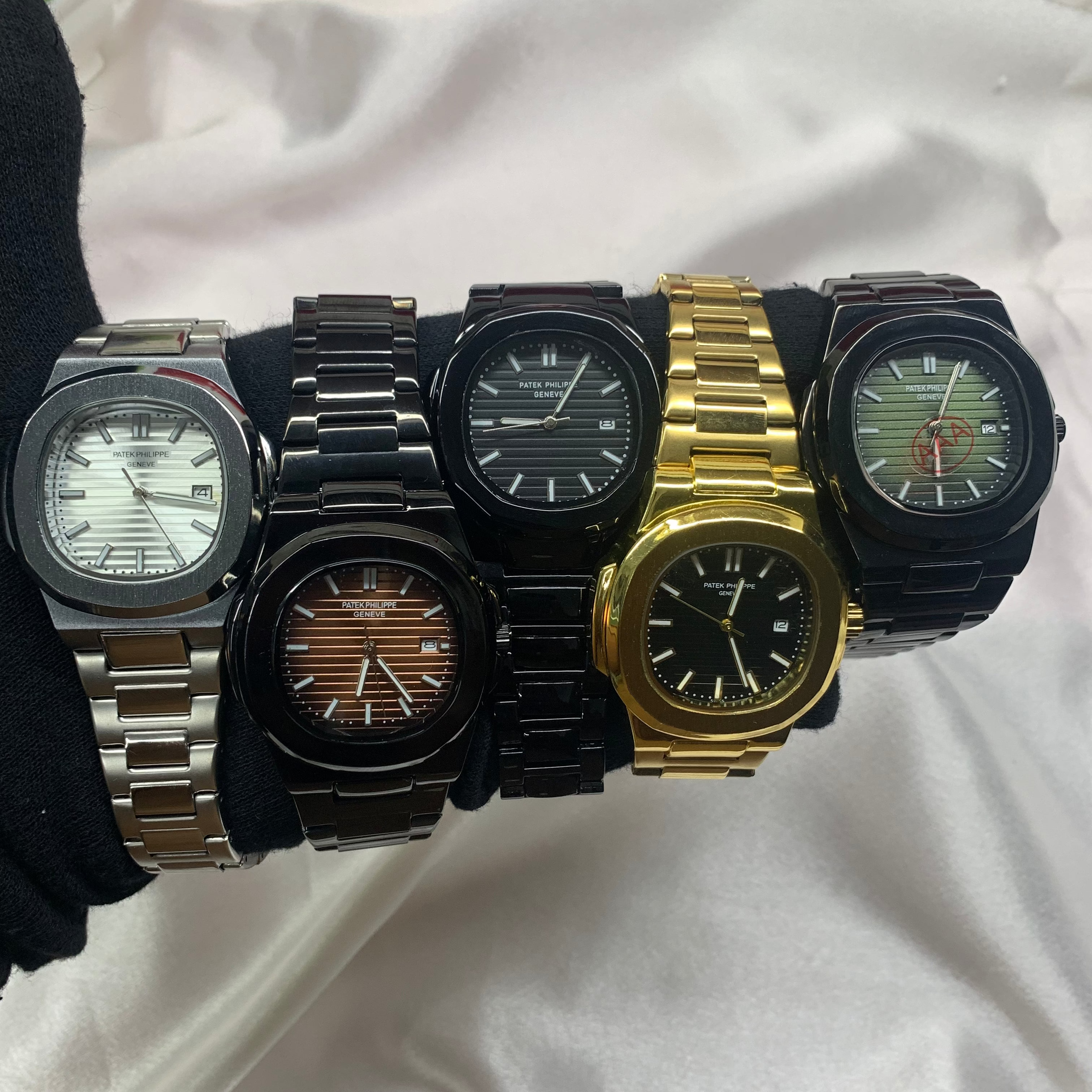 Luxury Analog Watch with Stainless Steel Bracelet