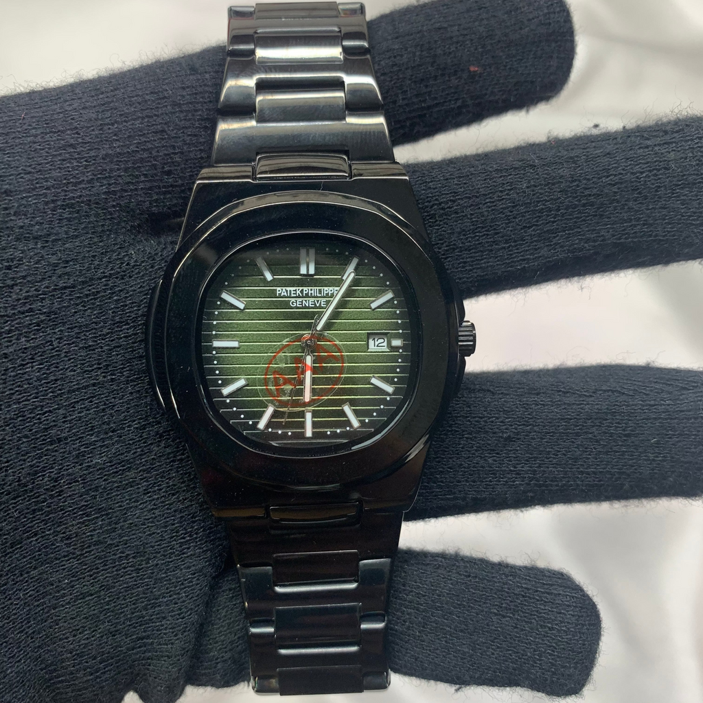 Luxury Analog Watch with Stainless Steel Bracelet