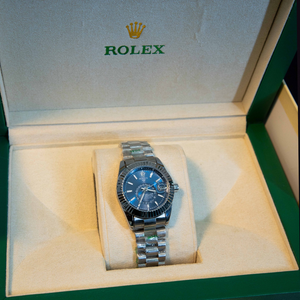 Luxury blue dial men’s watch with silver stainless steel bracelet