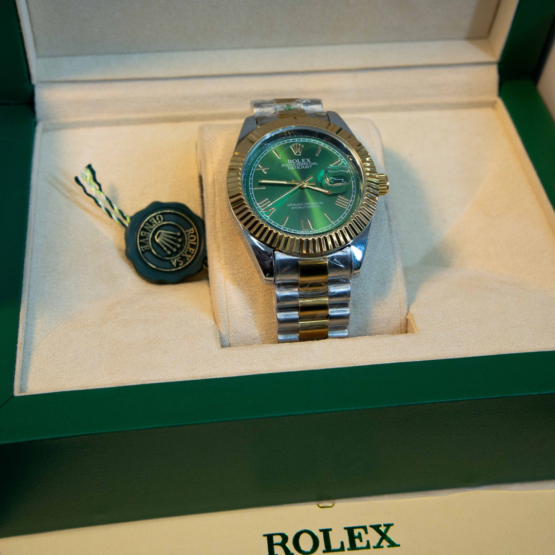 Elegant women’s luxury analog wrist watch with green dial and stainless steel bracelet