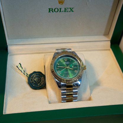 Elegant men’s green dial luxury wristwatch in premium watch box