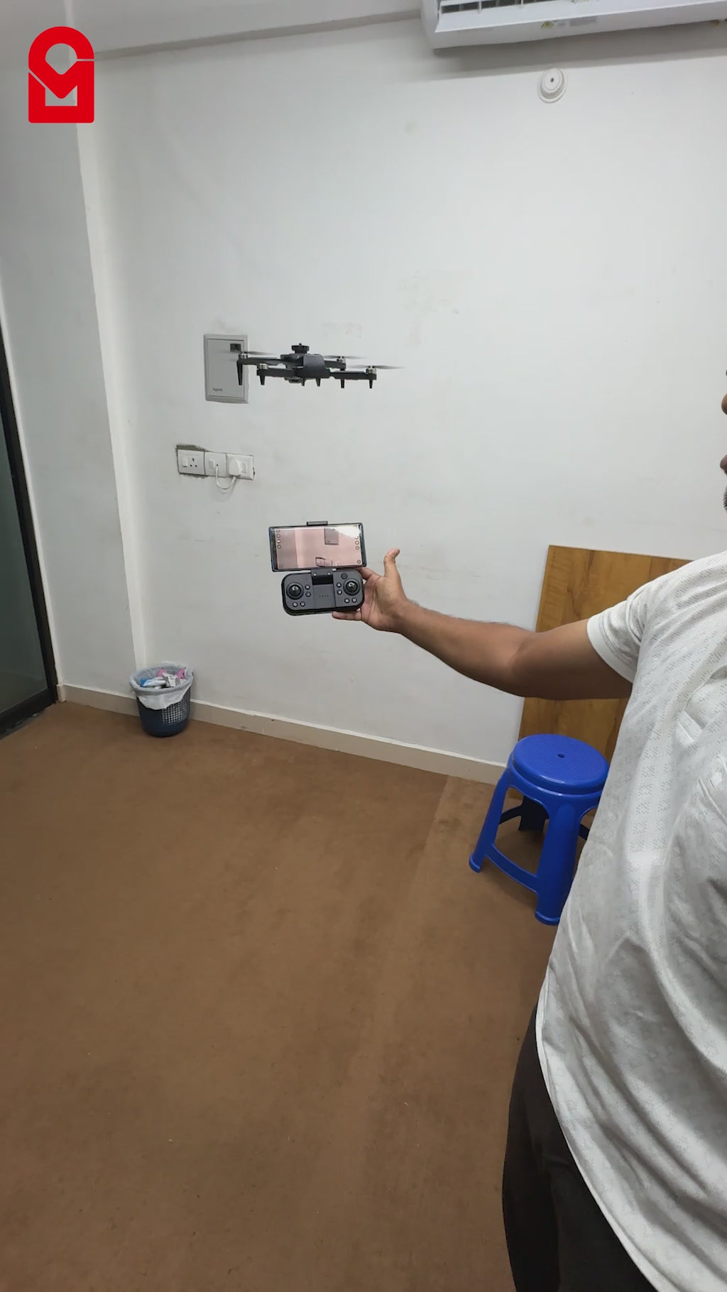 FPV X5HW Drone feature explanation with voice narration and close-up visuals.